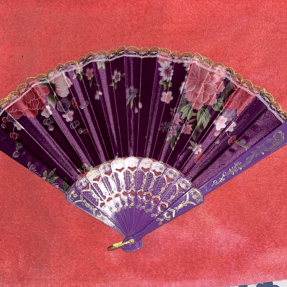 Hand made vintage Spanish lace, dance fan peacock design